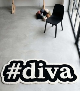 Personalizado Único # Alfombra Decorativa Antideslizante de Lana Tufted a Mano con Tipografía Diva, en Blanco y Negro, para Dormitorio o Sala de Estar - Product Image 4
