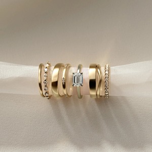 Anillo de compromiso de diamantes con corte esmeralda en oro sólido de 14k con diamantes laterales, estilo moderno, certificado IGI, para mujer - Product Image 3