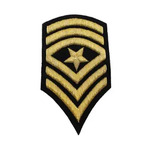 OEM Mode Uniform Chevron Hand bestickte Goldbarren Stickerei Schulter Rang Regulierung Sergeant Kleid Rang Patch