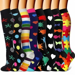 Chaussettes hautes colorées avec motifs flocons de neige et cœurs pour adultes, tenue décontractée, saison hivernale, en spandex et polyester tricoté - Product Image 1