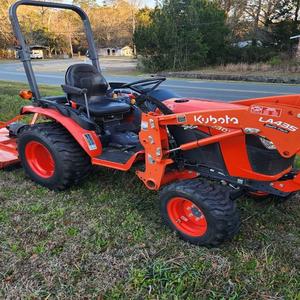 Entrega Rápida, Tractor Compacto de 23 HP con Tracción en las Cuatro Ruedas, Diésel, Perfecto para Trabajos de Campo, Transporte y Cuidado del Terreno - Product Image 5