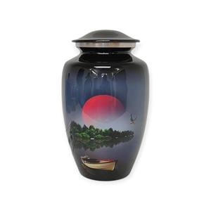 Urna Funeraria Negra con Vista al Lago, Diseño de Barco y Atardecer, para Cenizas de Adultos, Recuerdo y Memorial - Product Image 1