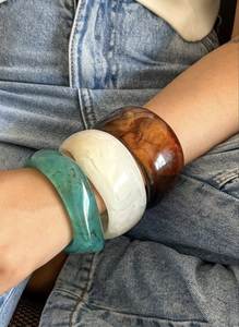 กำไลข้อมือเรซินสุดหรูพร้อมเอฟเฟกต์หินอ่อนที่เป็นเอกลักษณ์เครื่องประดับแฮนด์เมดสำหรับผู้หญิงงานฝีมือทำจากเรซินทุกวัน - Product Image 3
