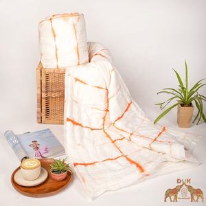Edredón de algodón teñido anudado de invierno hecho a mano con patrón impreso único para uso doméstico o hotelero - Product Image 3