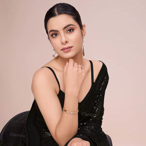 Elegante Saree Tradicional de Organza de Seda con Bordado Floral Detallado para Uso Casual en Invierno/Verano - Product Image 1