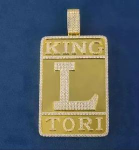 Pendentif personnalisé en forme de plaque militaire avec moissanite véritable ronde de 4 carats, plaqué or jaune 14 carats - Product Image 3