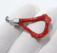 Pendentif en argent sterling 925, branche de corail rouge italien, pendentif bâton de corail de la mer Méditerranée, corail rouge naturel, taille 32 × 22 mm