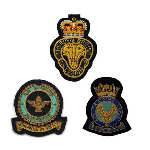 Insignia Bordada a Mano Personalizada para Blazer, Escudo Táctico Universitario al por Mayor, Servicio OEM con Hilo Dorado, Tela de Lona 3D - Product Image 4