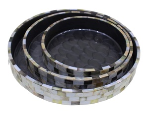 Plateau décoratif élégant en nacre avec design artisanal, parfait pour les restaurants, les centres de villégiature et les intérieurs de maison modernes - Product Image 5