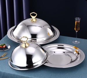 Plat de service rond en acier inoxydable avec couvercle en dôme, cloche en métal poli argenté pour la maison, les mariages, les réceptions et la restauration. - Product Image 2
