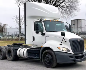 Camión International 8600 (4X2) de Eje Único y Cabina Diurna, Modelo 2018, Económico - 365HP, Transmisión Automática de 6 Velocidades, Listo para Envío Mundial - Product Image 1