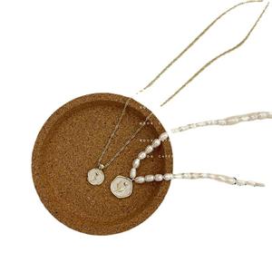 Collar de Perlas Elegante Francés Vintage para Mujer, Colgante de Moneda de Oro Rosa con Perla Genuina de Agua Dulce, Cadena de Suéter con Esmalte Blanco - Product Image 5