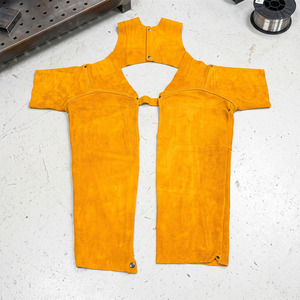 Combinaison sans manches en cuir de vachette fendu et daim orange, pantalon large, avec manches de protection anti-coupure et protège-bras - Product Image 2