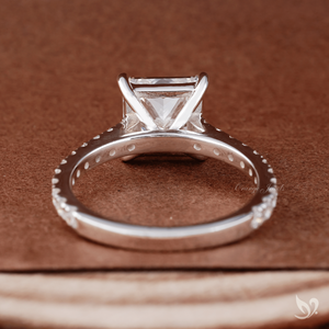 Anillo de compromiso audaz de oro blanco de 10K con diamante de laboratorio de corte princesa de lujo de 3 ct, banda pavé tipo catedral, certificado IGI - Product Image 2