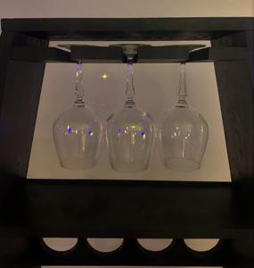 Estante minimalista de madera para vinos con soporte para copas, adecuado para sala de estar, cocina, área de invitados y exhibición en el bar del hogar. - Product Image 6