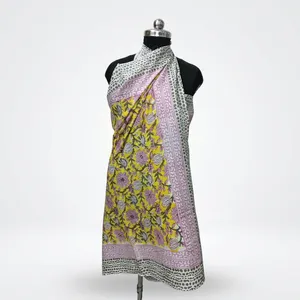 Tela de Algodón Estampada a Mano en Amarillo y Morado con Diseño Floral y Borde de Puntos para Confección de Saris y Decoración del Hogar - Product Image 1
