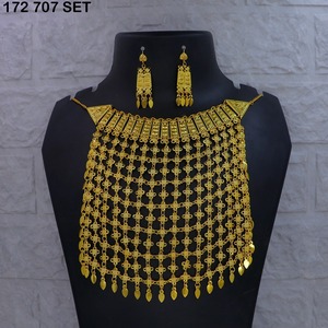Parure de bijoux exquise pour femme, style bohème, en cuivre plaqué or, pour mariage, fiançailles et fête, comprenant collier et boucles d'oreilles à pampilles en filigrane doré - Product Image 4