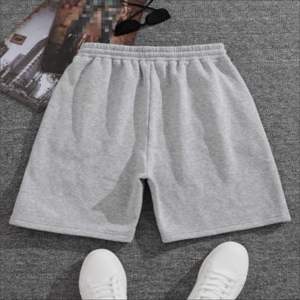 Pantalones cortos de mezclilla desgastados de corte recto para hombre, estilo urbano informal, moda de verano, fabricante mayorista. - Product Image 2