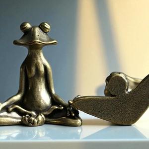 Sculpture de grenouille en position de yoga, figurine abstraite, idéale pour studio de yoga, espace de méditation, décoration de table et décoration originale, provenant d'Inde - Product Image 4