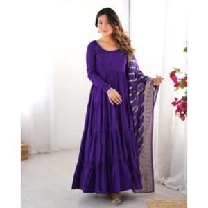 Robe Anarkali violette de créateur NKB avec pantalon et dupatta pour les fêtes, taille XS, en polyester - Product Image 6