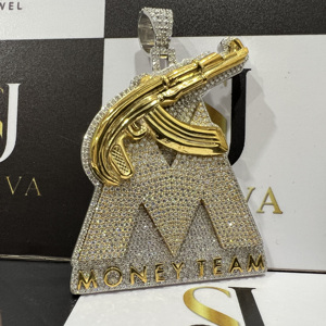Colgante Personalizado AK47 Gun Money Team |   Plata de Ley 925 Chapada en Oro con Moissanita, Estilo Hip Hop |   Moissanita VVS SARVA JEWELS KAK47 - Product Image 1