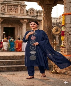 ชุดกระโปรงผ้าฝ้ายปักลายพื้นสีฟ้า - Product Image 2