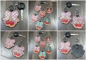 Porte-clés artisanal en cuir véritable gravé à la main, motif cerise, style western, breloque de sac mignonne, avec anneau métallique durable - Product Image 3