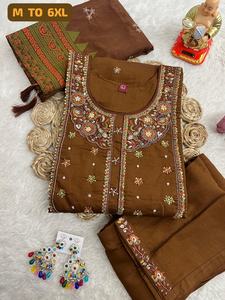 Ensemble Kurti de mariage de haute qualité en soie chinon lourde, avec broderie en fausse fourrure et sequins, par FabZone - Product Image 2