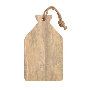 Planche de cuisine en bois durable, idéale pour hacher les ingrédients frais, servir les repas et ajouter une touche de chaleur aux espaces de cuisson - Product Image 6