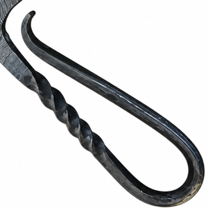 Cuchillo de Caza con Mango de Lazo Trenzado Negro y Patrón Damasco, Hoja Curva Gris Plateada, Estilo Forjado, Herramienta Utilitaria para Camping y Actividades al Aire Libre - Product Image 3