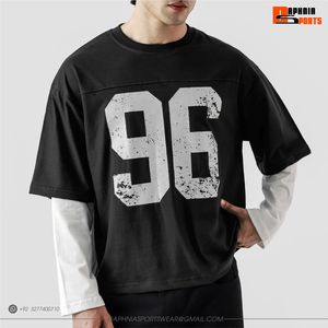 เสื้อยืดโอเวอร์ไซส์สีดำลายกราฟิกสำหรับผู้ชาย พิมพ์ลายตัวเลขสไตล์วินเทจ Y2K สตรีทแวร์ลำลอง แขนสั้น ทรงหลวมไหล่ตก - Product Image 4