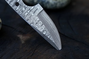 Hoja de acero de Damasco hecha a mano personalizada, de alta calidad, grado industrial, punta de clip, 7 pulgadas, 3 mm de grosor, para la fabricación de cuchillos Skinner - Product Image 4