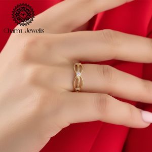Bague de mariage classique pour femme Charm_Jewells plaquée or 18 carats avec moissanite et sertissage pavé géométrique - Product Image 6