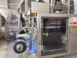 Tam otomatik alüminyum plastik PVC Blister dolum paketleme makinesi Mini çikolata bal şeker Blister sızdırmazlık paketleme makinesi - Product Image 4