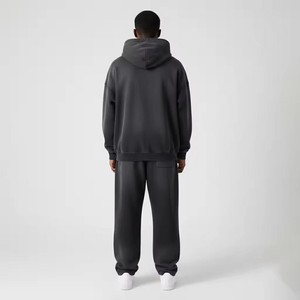 Conjunto de Sudadera con Capucha y Pantalones de Chándal de Invierno Estilo Urbano, Personalizado con Logotipo Grabado en Relieve, de Poliéster/Algodón con Lavado Ácido, Corte Holgado y Bordado Desgastado - Product Image 2
