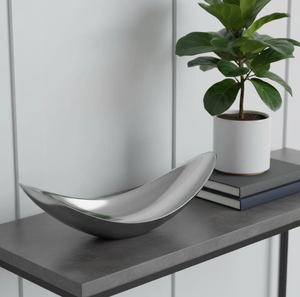 Mesa de centro de acero inoxidable o aluminio con un acabado plateado cromado de alto brillo y efecto espejo, diseño arquitectónico de onda curva. - Product Image 5