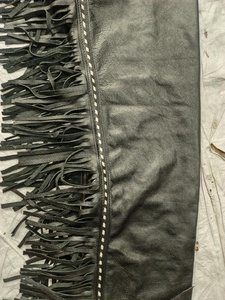 2026 Chaps de cuero de vaca de gamuza de alta calidad, estilo Bermuda, con flecos y grabados a mano, estilo western. - Product Image 6