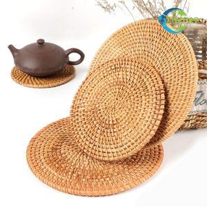 Tendance du moment : Sous-plat rond en rotin tressé, tapis décoratif en rotin fait main, à suspendre au mur et protège-table. - Product Image 5