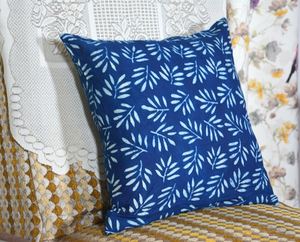 ปลอกหมอนอิงพิมพ์ลายด้วยมือสีครามธรรมชาติ ผ้าฝ้ายยั่งยืน - Product Image 3