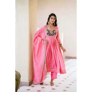 Vestido de Fiesta Elegante de Diseño Indio y Pakistaní con Falda y Dupatta - Product Image 3