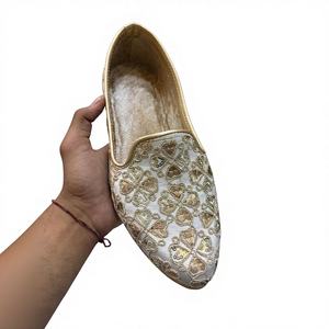 Zapatos de Cuero Genuino para Hombre BS International, Diseño Tradicional Rajasthani, Bordado Personalizado, Impermeables, Más Vendidos - Product Image 2