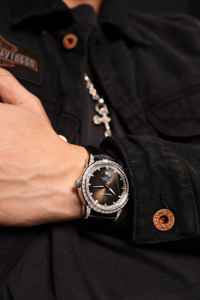 นาฬิกาข้อมือผู้ชาย Alexander Ferros รุ่น 9081S-01 ระบบออโตเมติก สปอร์ต กันน้ำ ตัวเรือนสแตนเลสสตีล สายหนัง หน้าปัดแซฟไฟร์ ขนาด 40 มม. - Product Image 4