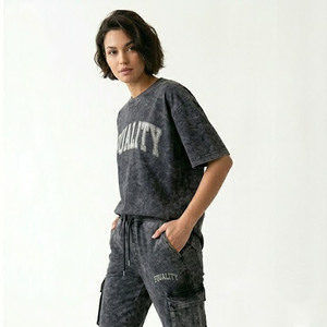 Ensemble T-shirt et pantalon personnalisé avec impression sérigraphique délavée à l'acide, pantalon style 6 poches, T-shirt oversize, ensemble de t-shirts délavés à l'acide avec impression sérigraphique - Product Image 6