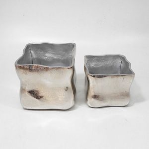 Florero Moderno de Aluminio con Base Elevada para Decoración de Mesa, Sala de Estar e Interiores de Hotel - Product Image 6