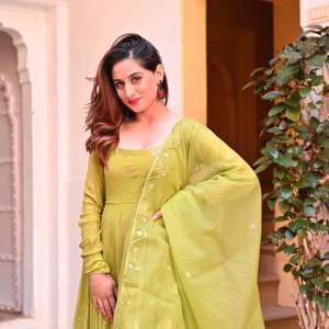 Hermoso vestido de fiesta de noche Anarkali con Fancy Dupatta - Product Image 1