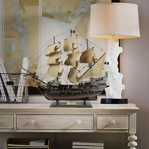 Bateau pirate en bois artisanal, pièce maîtresse nautique, décoration de table pour salon, bureau, étagère et maison - Product Image 3