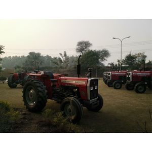 Tractor Massey Ferguson asequible MF 260 2WD 60 HP diseñado para un trabajo de toma de fuerza eficiente en campos rurales en demanda en desarrollo - Product Image 2