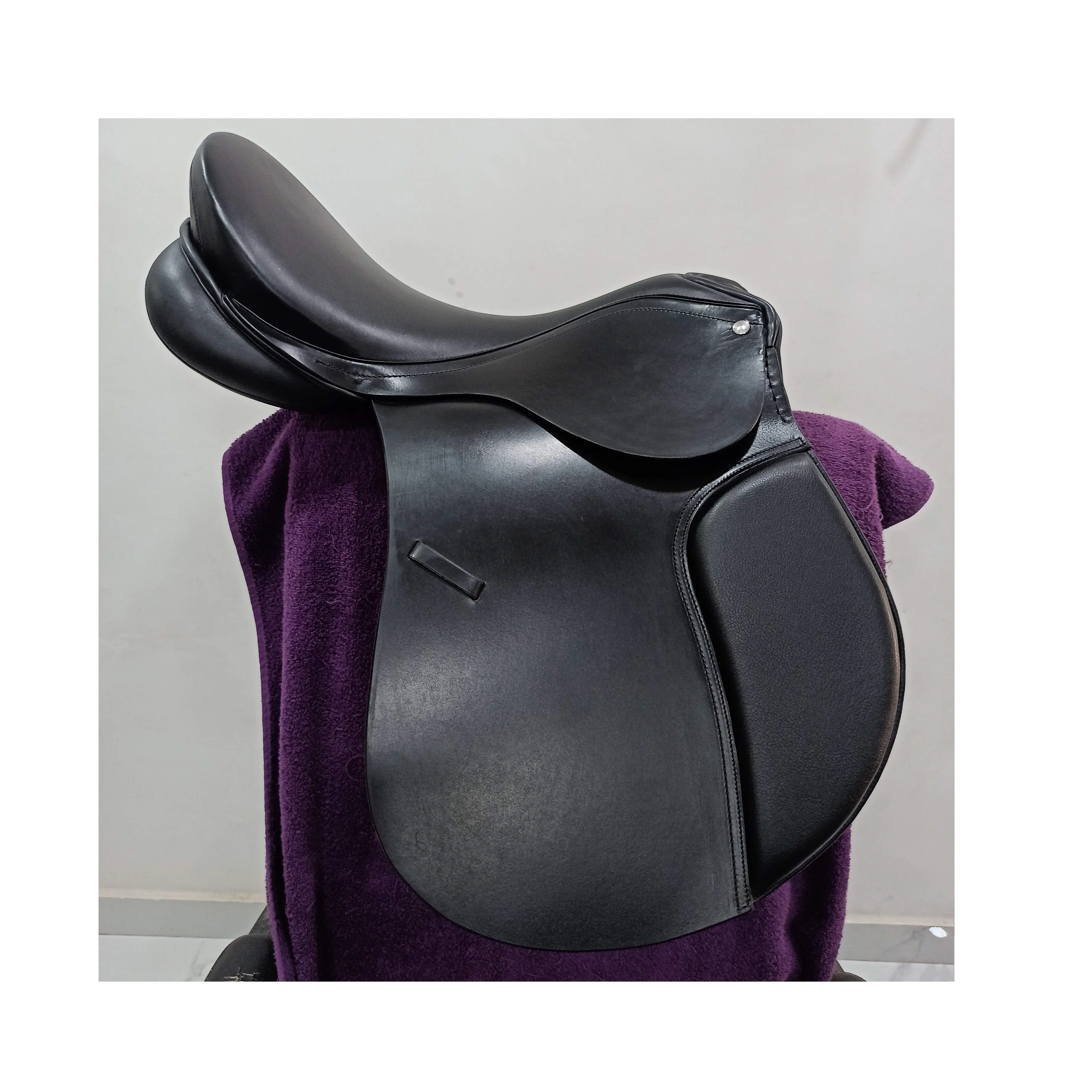 Desain pintar kualitas tinggi DD sadel kuda lompat kulit dengan kursi kulit sapi empuk/sadel kuda