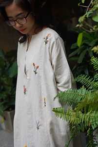 Robe en lin bohème écologique à boutons, broderie florale à la main, manches longues, coupe régulière, longueur maxi, décontractée, été, femme - Product Image 3