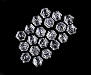 Piedra suelta de diamante cultivado en laboratorio de 4.50 MM con corte hexagonal, perforada con láser, en oferta, a granel, diamante de laboratorio de color fantasía, corte antiguo único para pendientes - Product Image 3